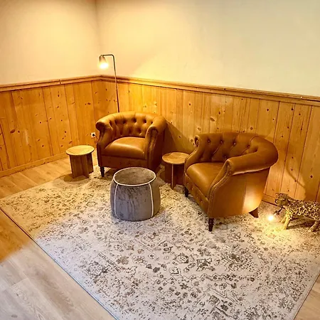 Chalet Large Mountain With Hot Tub Sleeps 19